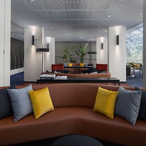 Habitación con Cama Queen Adaptada para Discapacitados